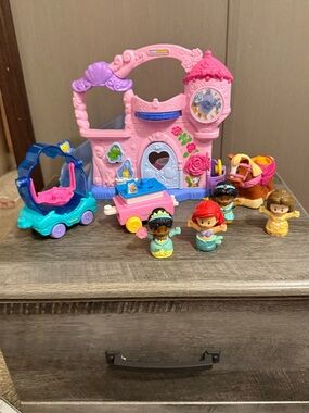 Fisher-Price Little People Disney Princess Celebration Castle Playset